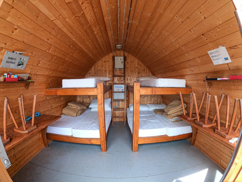 interno del Bivacco Olivero