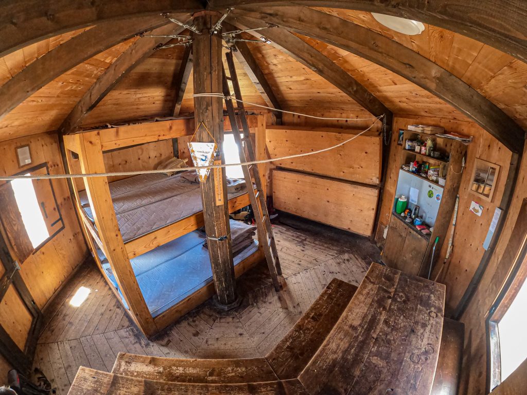 interno bivacco boerio