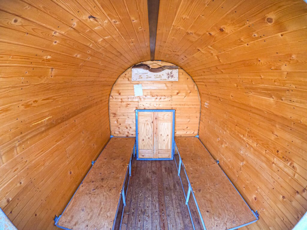 Interno Bivacco Le Due Valli