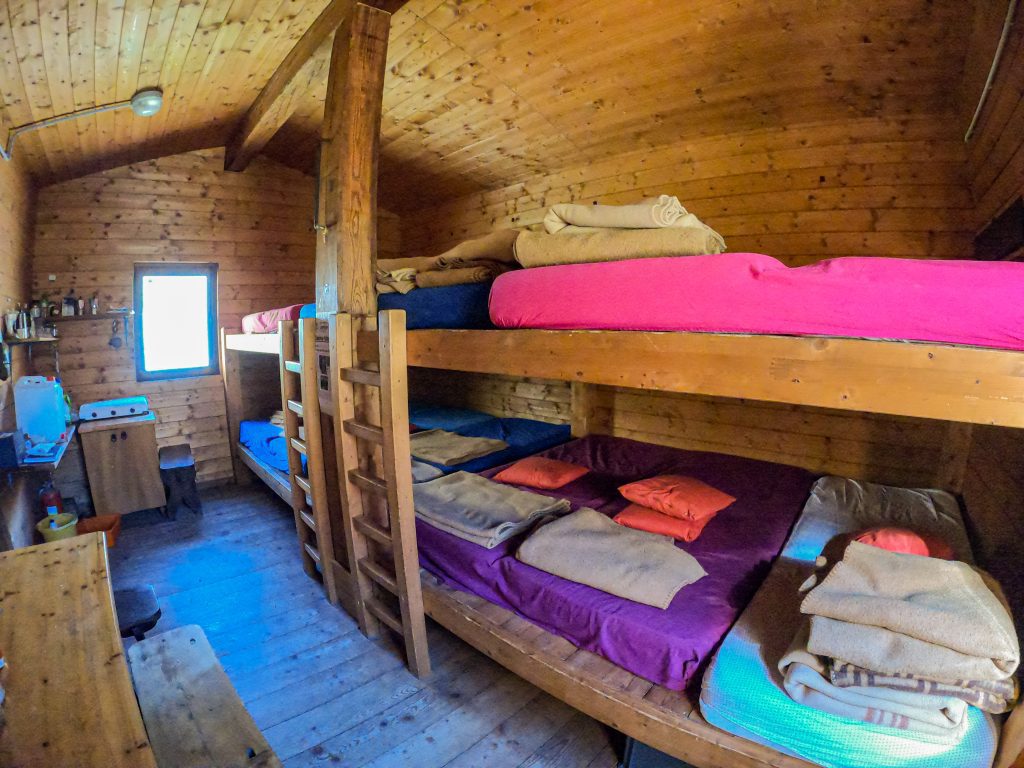 Interno del bivacco valmaggia