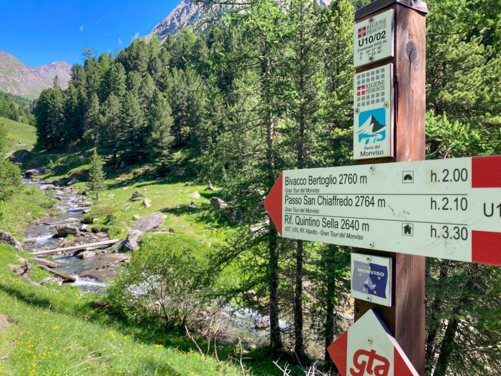 Indicazione al Bivacco Bertoglio